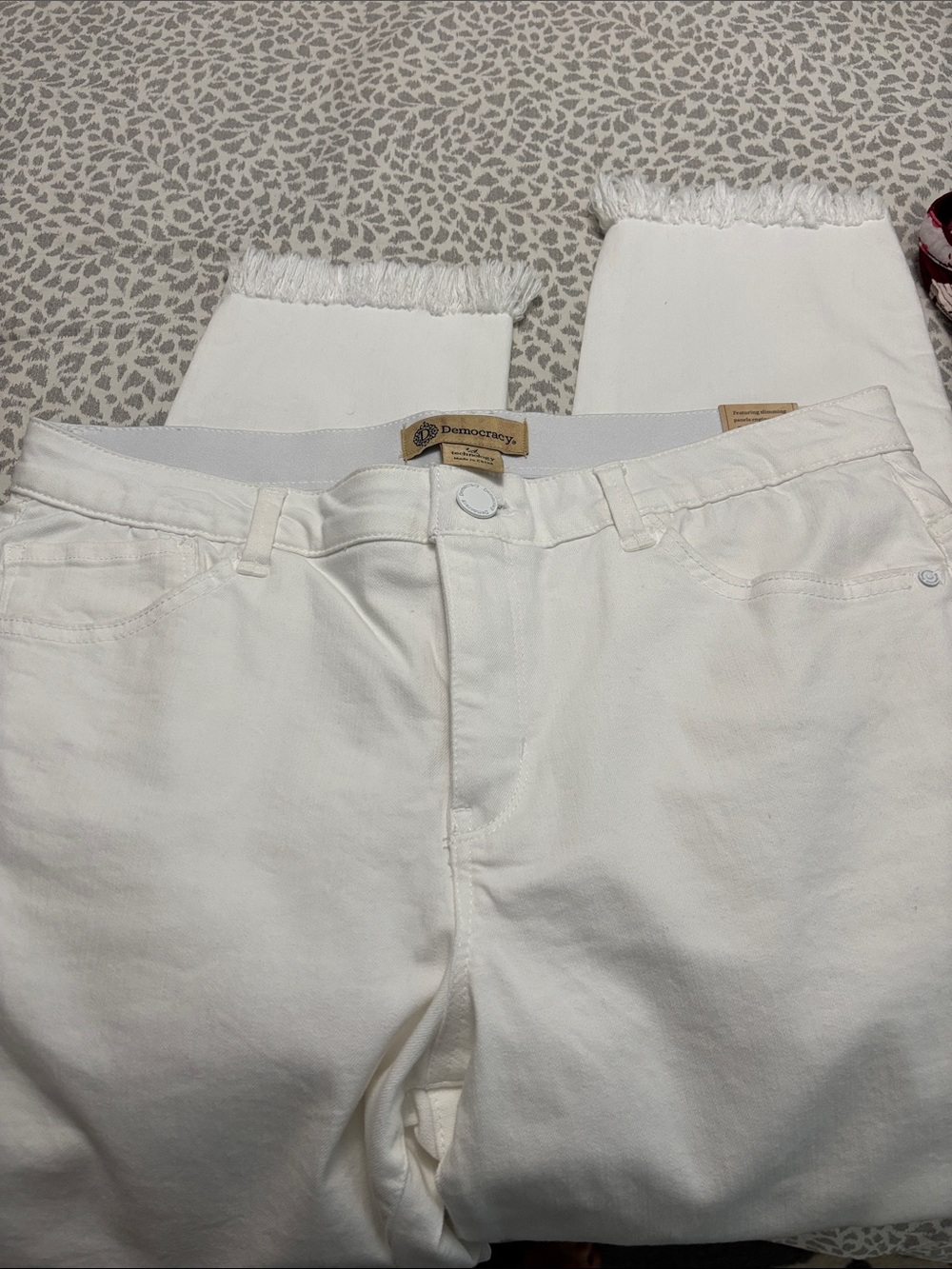 Democracy White Straight Leg Jeans with Frayed Hem